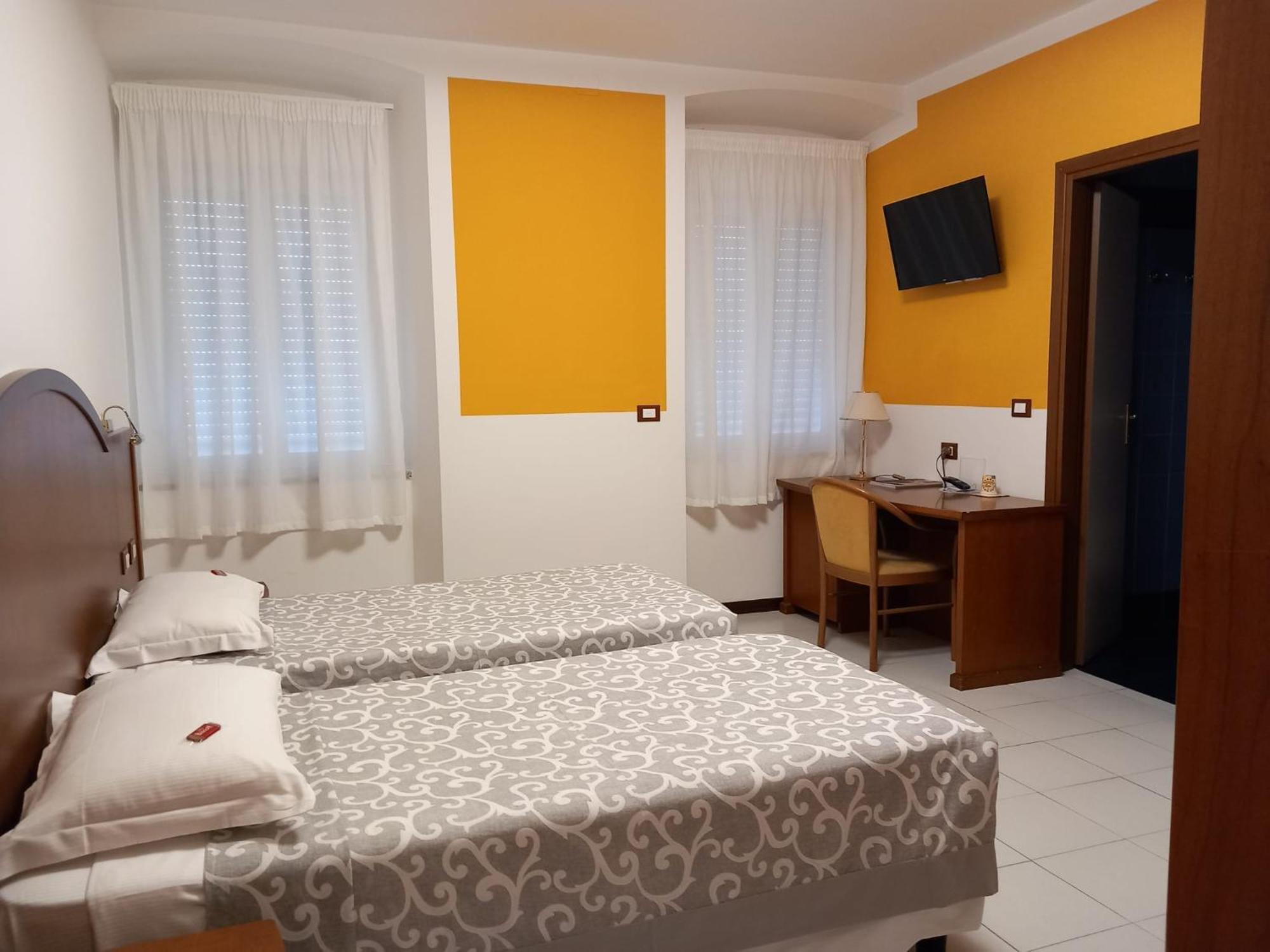 Hotel Italia Trieste Esterno foto