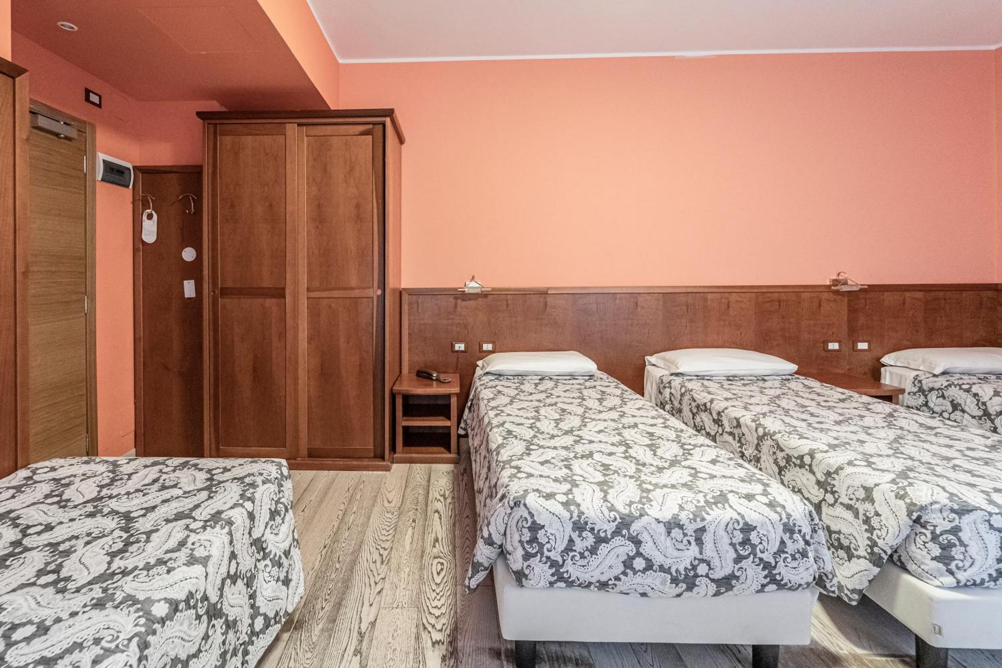Hotel Italia Trieste Esterno foto