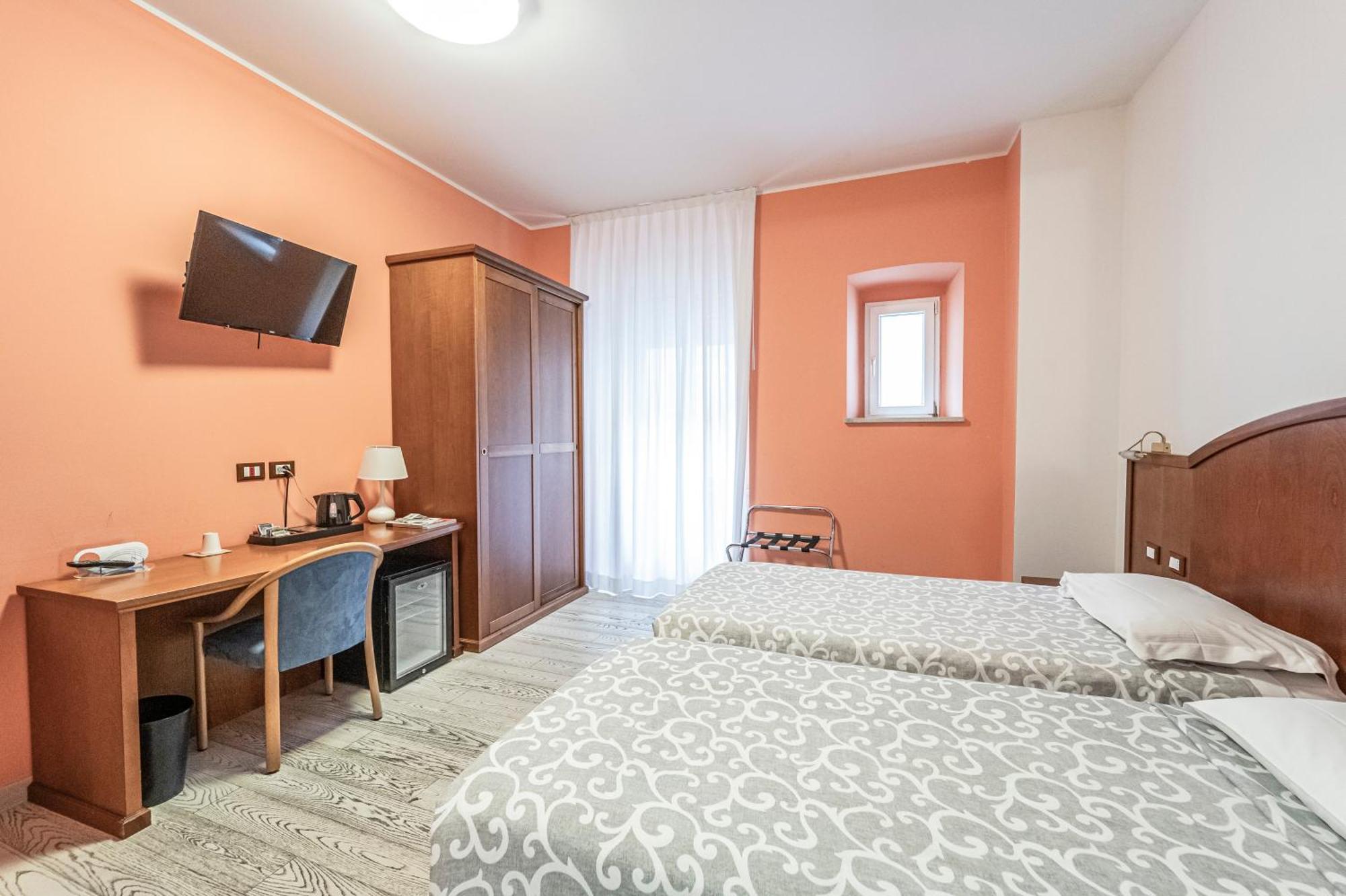 Hotel Italia Trieste Esterno foto